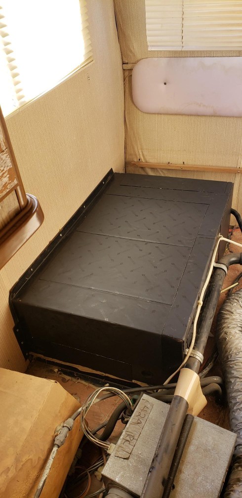 rv-generator-pic-inside-cabin-dpro-comp.jpg rv-generator-pic-inside-cabin-dpro-comp.jpg